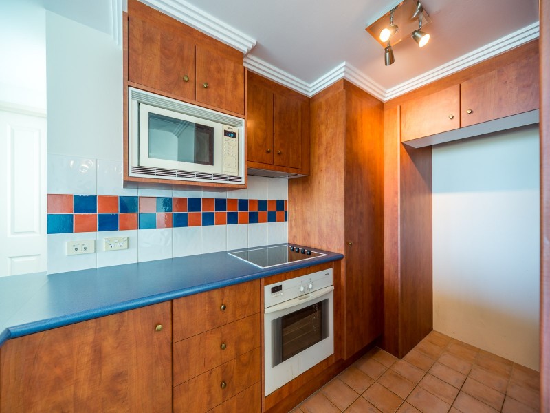 1110/182 Marine Parade, Labrador QLD 4215