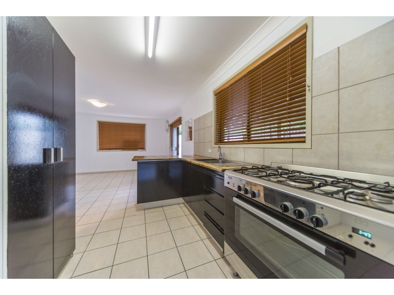 1/211 Government Road, Labrador QLD 4215