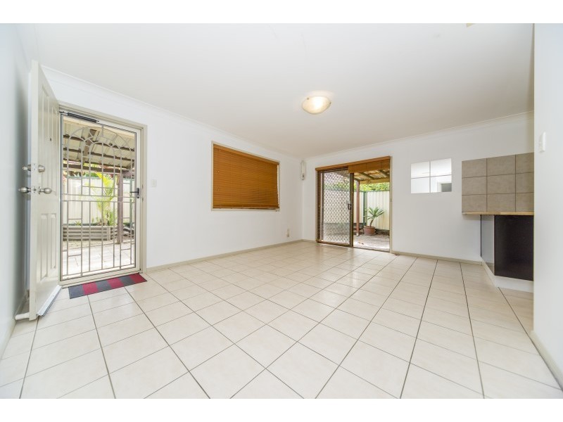 1/211 Government Road, Labrador QLD 4215