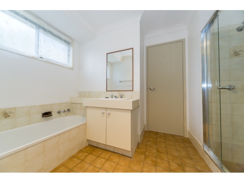 1/211 Government Road, Labrador QLD 4215