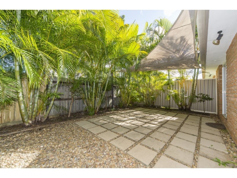 1/16 Jannie Court, Labrador QLD 4215