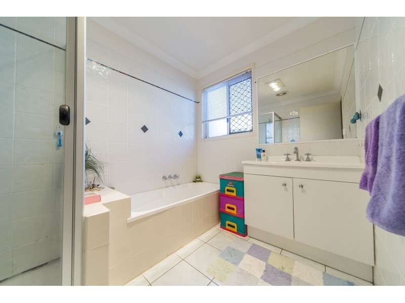 1/16 Jannie Court, Labrador QLD 4215