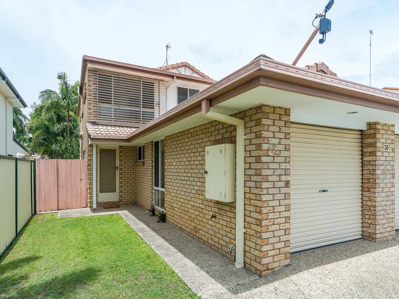1/36 Robert Street, Labrador QLD 4215
