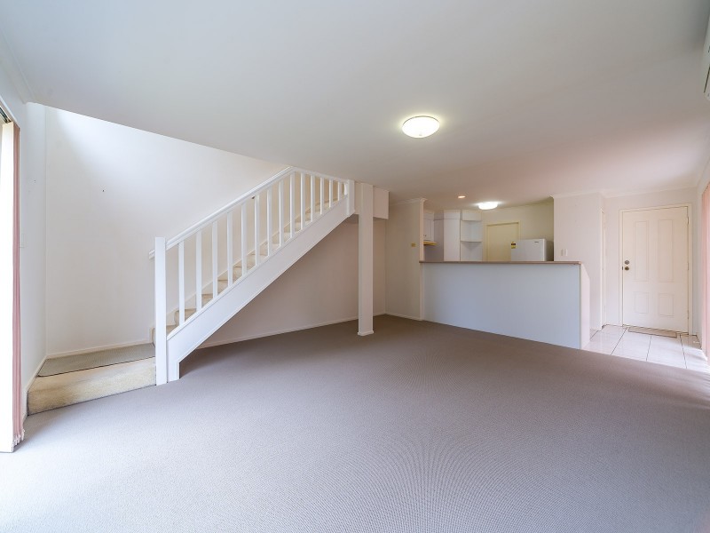 1/36 Robert Street, Labrador QLD 4215