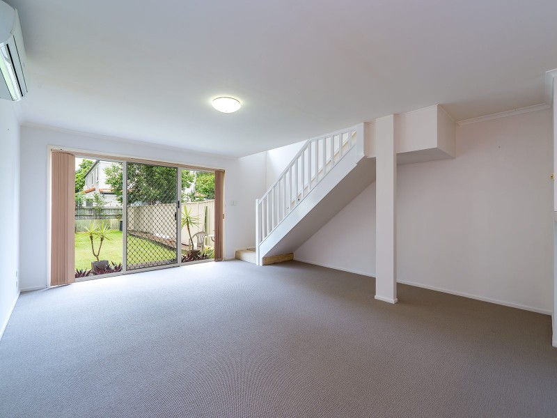 1/36 Robert Street, Labrador QLD 4215