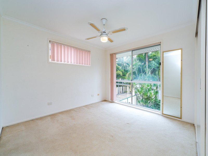 1/36 Robert Street, Labrador QLD 4215