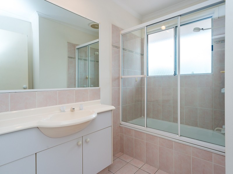 1/36 Robert Street, Labrador QLD 4215