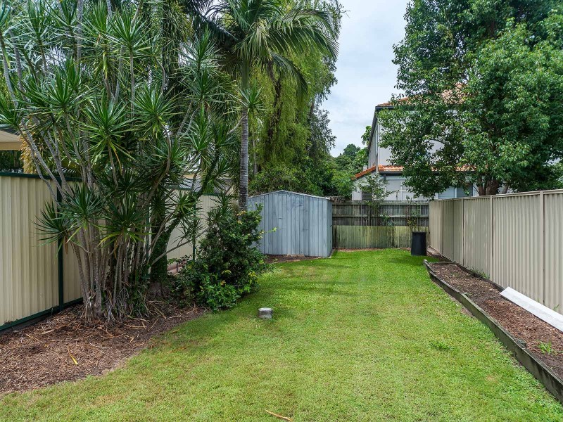 1/36 Robert Street, Labrador QLD 4215