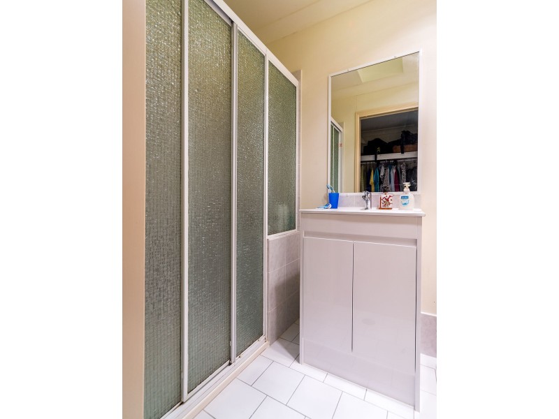 1/20 Kenny Drive, Labrador QLD 4215