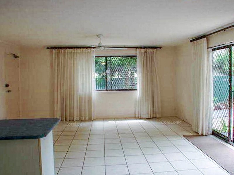 2/25 Imperial Parade, Labrador QLD 4215