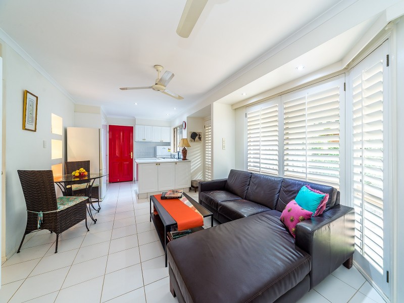 1/148 Whiting Street, Labrador QLD 4215