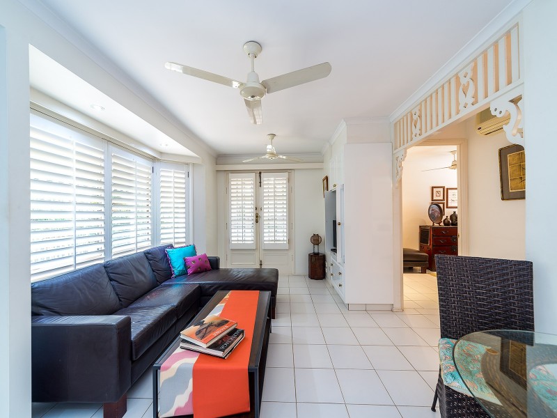 1/148 Whiting Street, Labrador QLD 4215