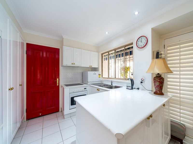 1/148 Whiting Street, Labrador QLD 4215