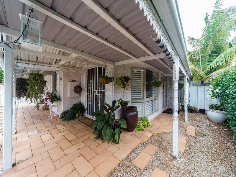 1/148 Whiting Street, Labrador QLD 4215