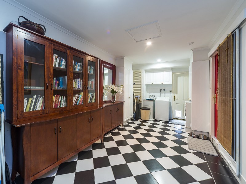 1/148 Whiting Street, Labrador QLD 4215