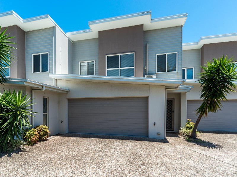 2/49 Usher Avenue, Labrador QLD 4215