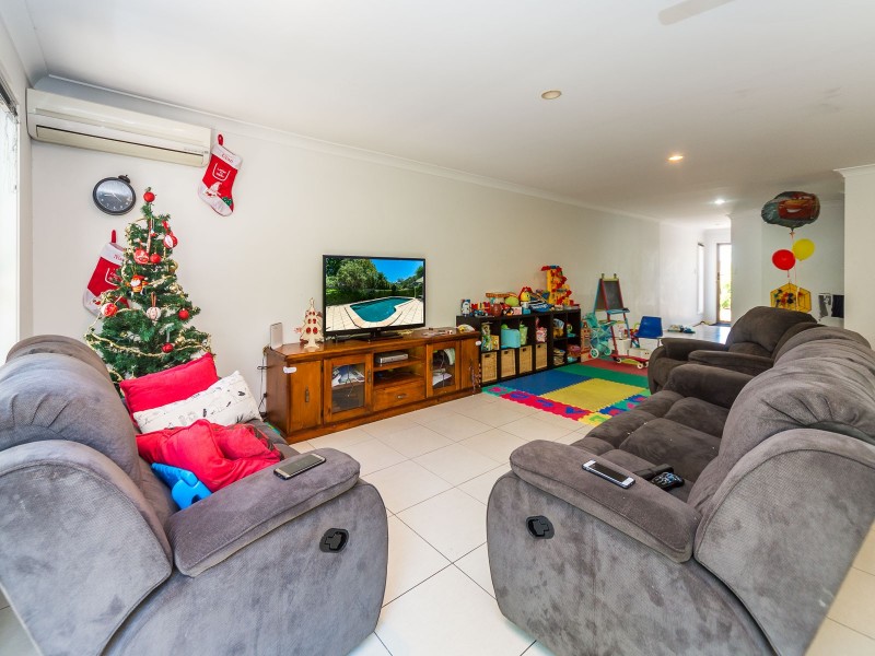 2/49 Usher Avenue, Labrador QLD 4215