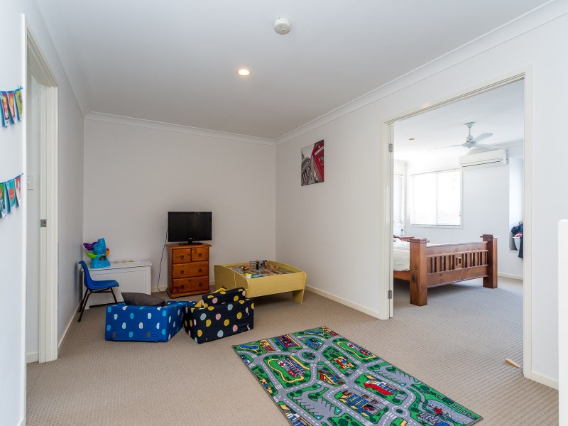 2/49 Usher Avenue, Labrador QLD 4215