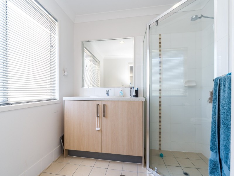 2/49 Usher Avenue, Labrador QLD 4215