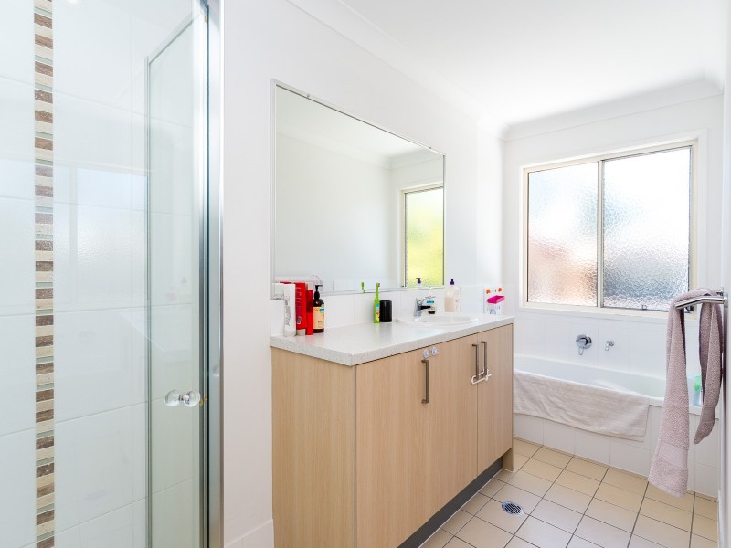 2/49 Usher Avenue, Labrador QLD 4215