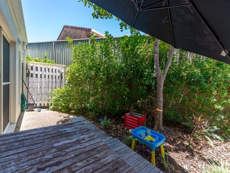 2/49 Usher Avenue, Labrador QLD 4215