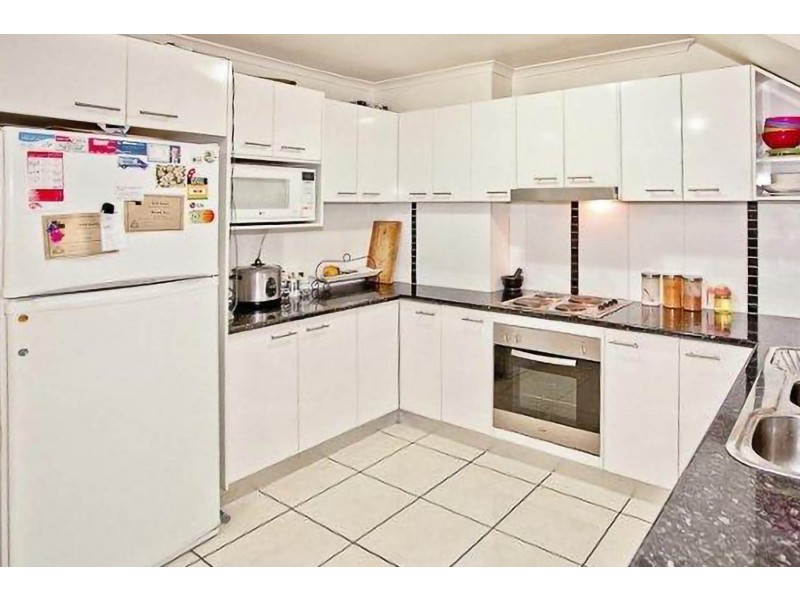 3/63 Olsen Avenue, Labrador QLD 4215