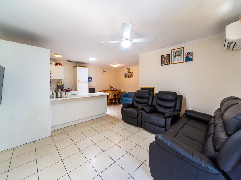 1/193 Olsen Avenue, Labrador QLD 4215