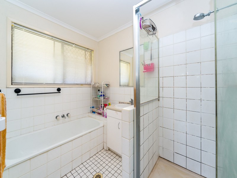 1/193 Olsen Avenue, Labrador QLD 4215