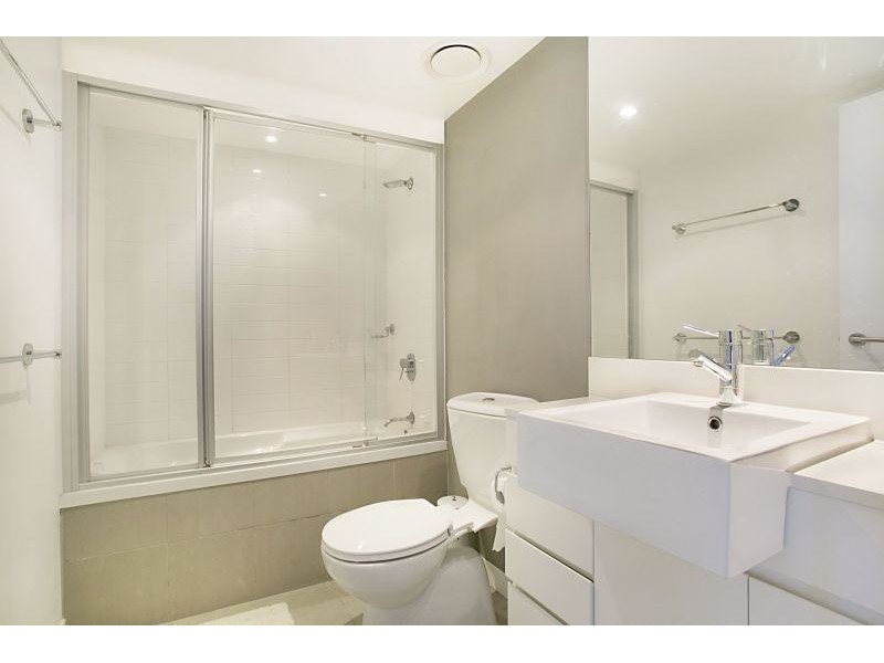 32108/9 Lawson Street, Southport QLD 4215