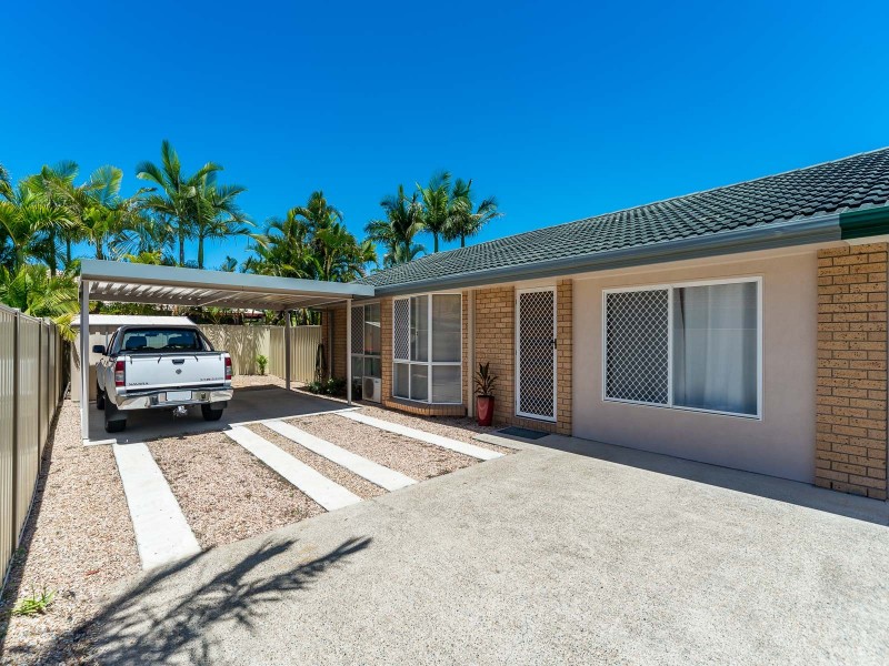 2/5 Riccarton Place, Labrador QLD 4215