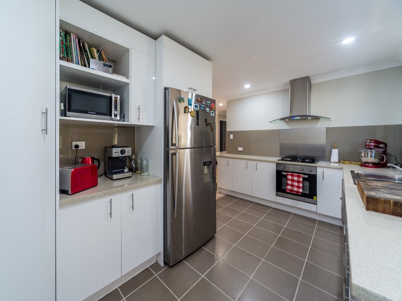 2/5 Riccarton Place, Labrador QLD 4215
