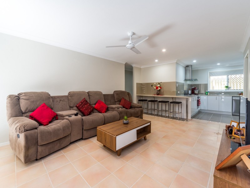 2/5 Riccarton Place, Labrador QLD 4215