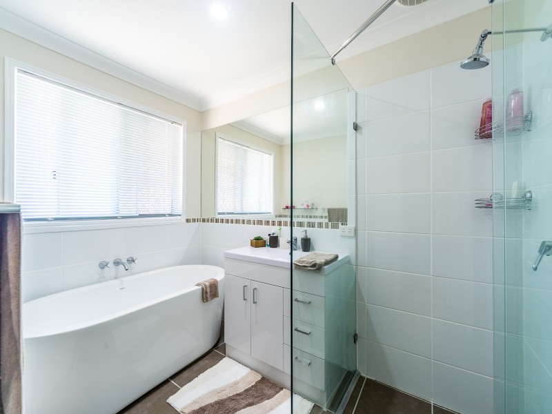 2/5 Riccarton Place, Labrador QLD 4215