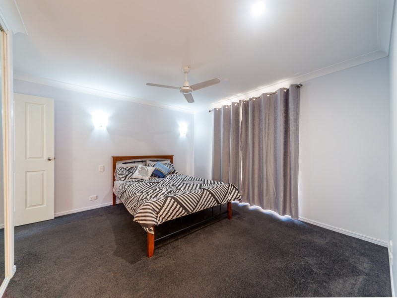 2/5 Riccarton Place, Labrador QLD 4215