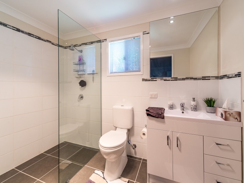 2/5 Riccarton Place, Labrador QLD 4215