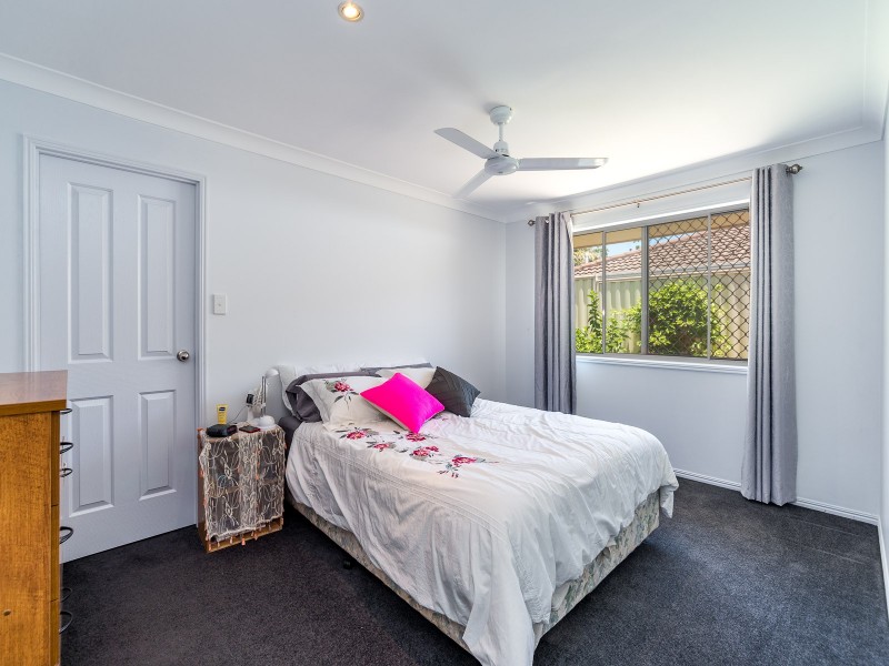 2/5 Riccarton Place, Labrador QLD 4215