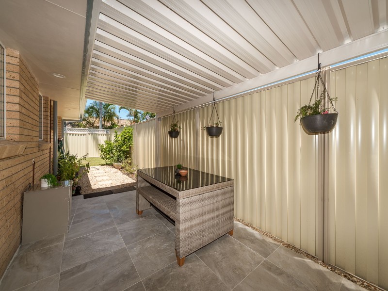 2/5 Riccarton Place, Labrador QLD 4215