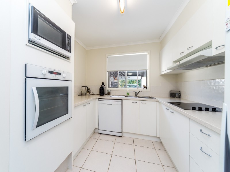 1/12 McWilliam Close, Labrador QLD 4215