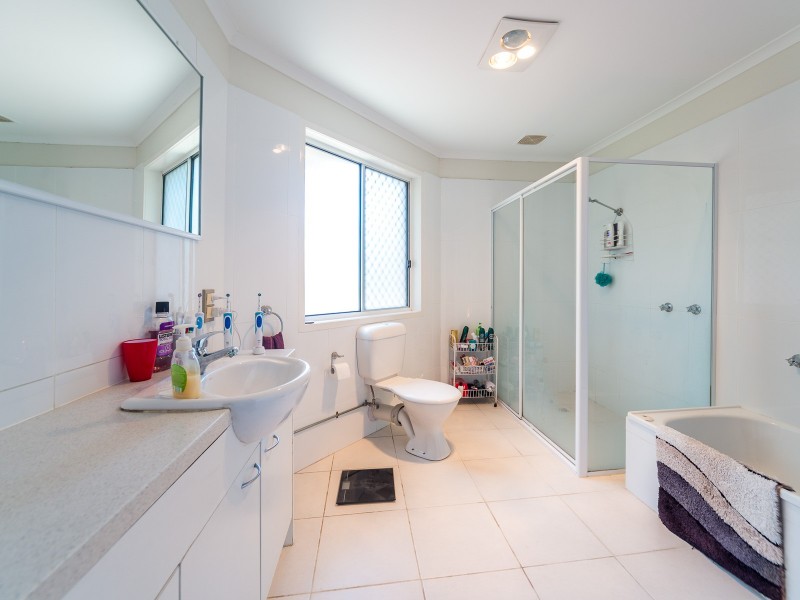 1/12 McWilliam Close, Labrador QLD 4215