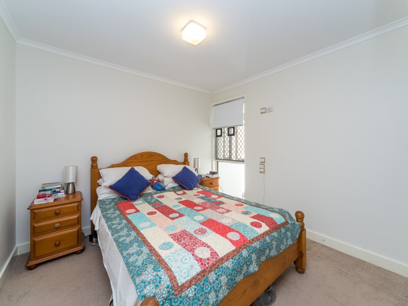 1/12 McWilliam Close, Labrador QLD 4215