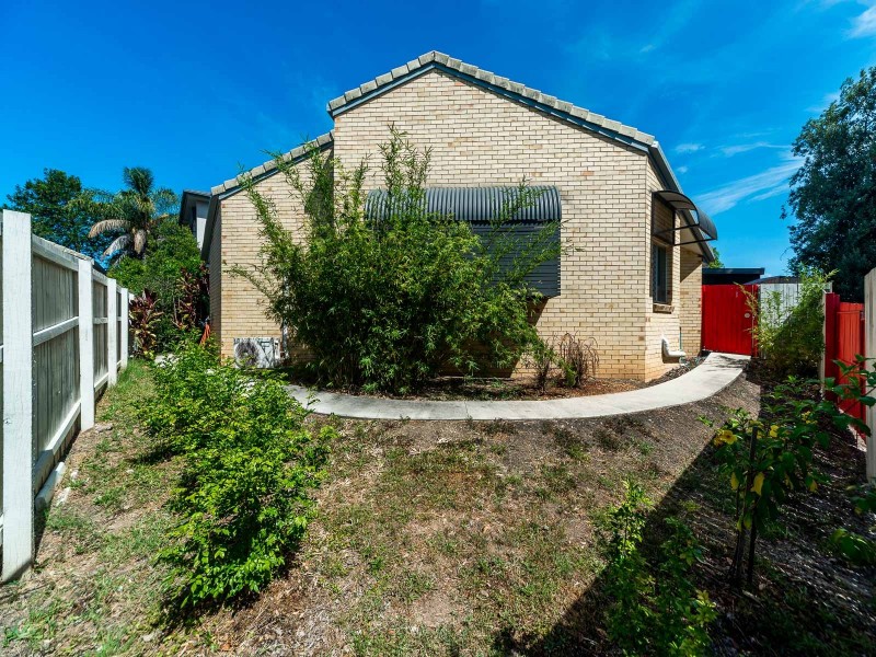 1/12 McWilliam Close, Labrador QLD 4215