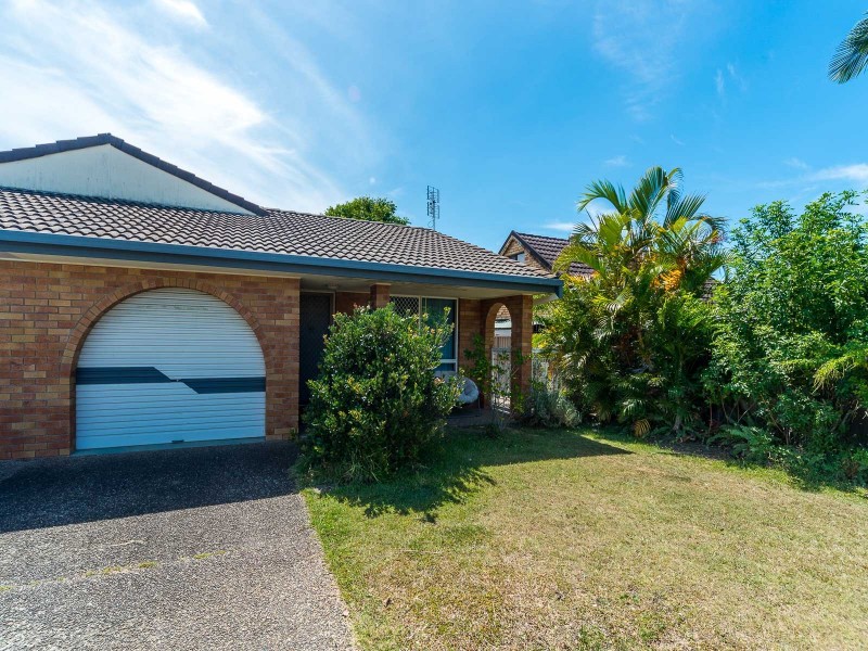 2/4 McWilliam Close, Labrador QLD 4215
