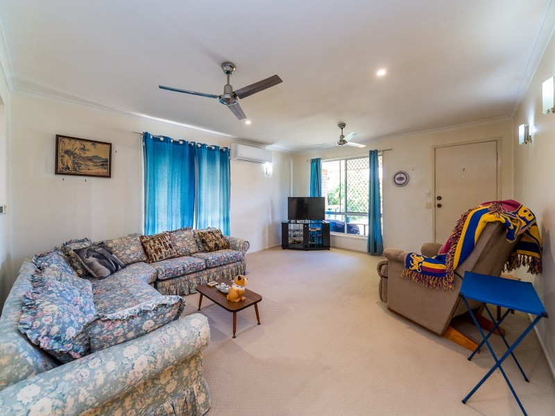 2/4 McWilliam Close, Labrador QLD 4215