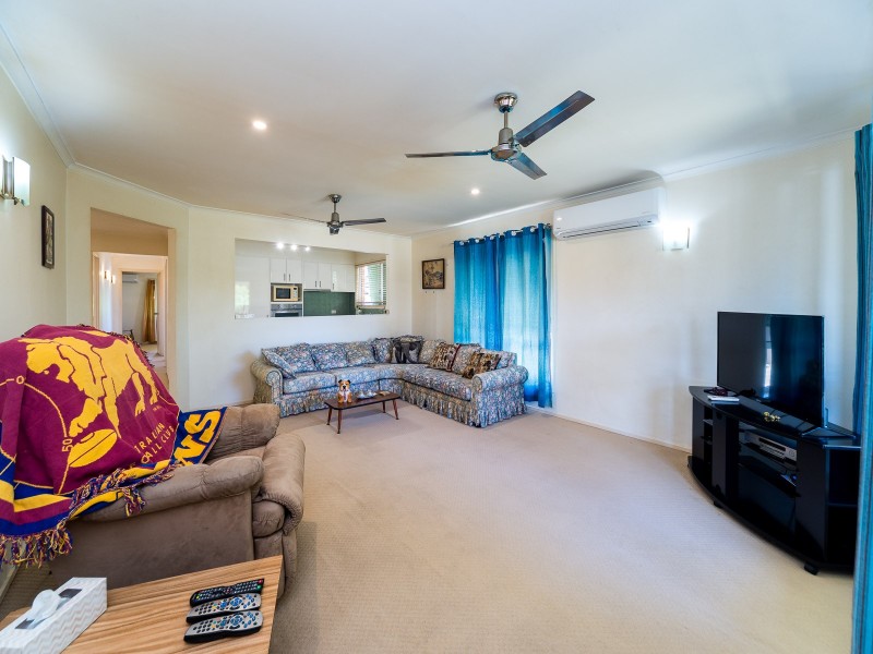 2/4 McWilliam Close, Labrador QLD 4215
