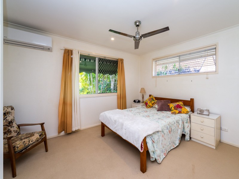 2/4 McWilliam Close, Labrador QLD 4215