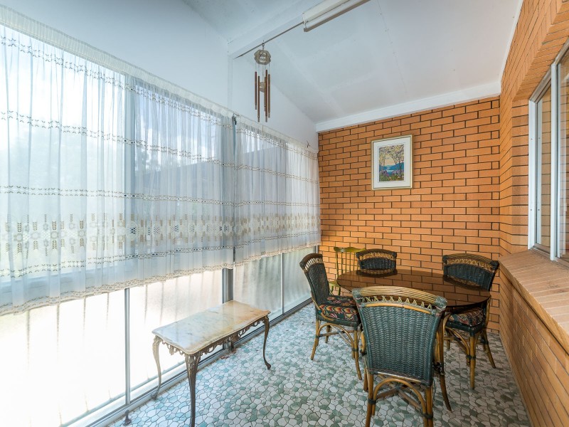 50 Lind Avenue, Southport QLD 4215