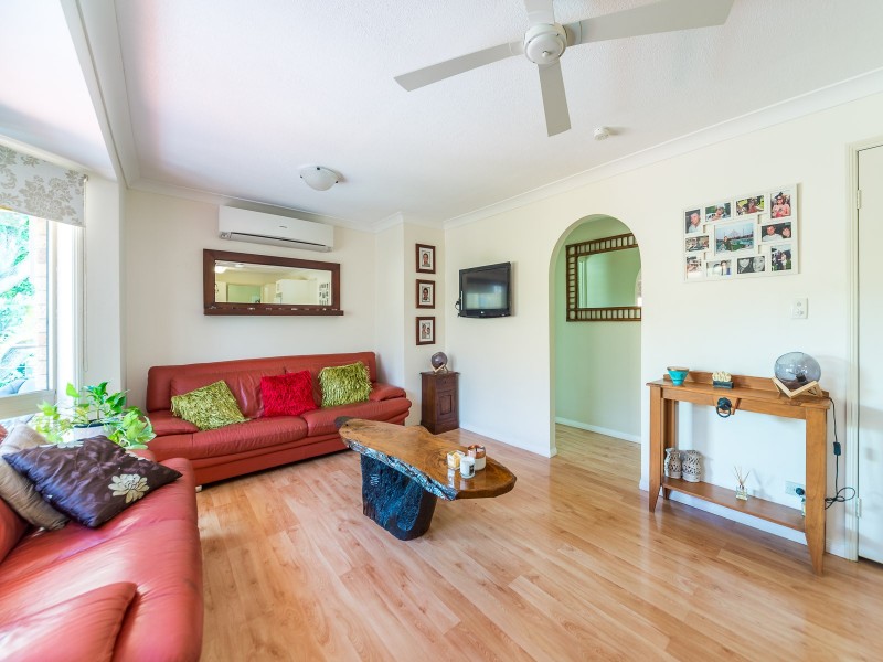 1/144 Whiting Street, Labrador QLD 4215