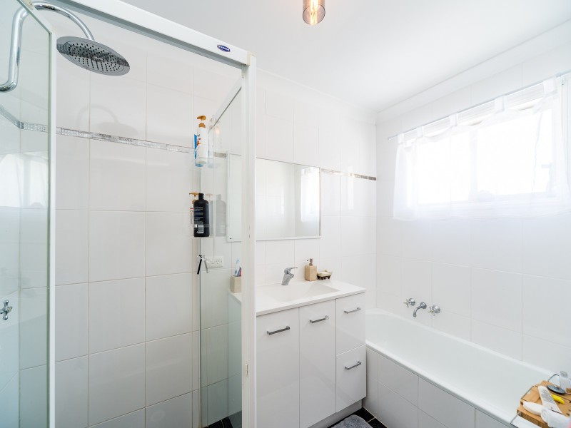 1/144 Whiting Street, Labrador QLD 4215