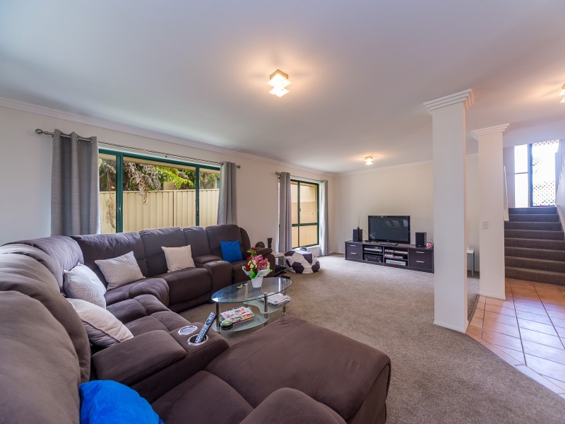 60 Ingles Circuit, Arundel QLD 4214