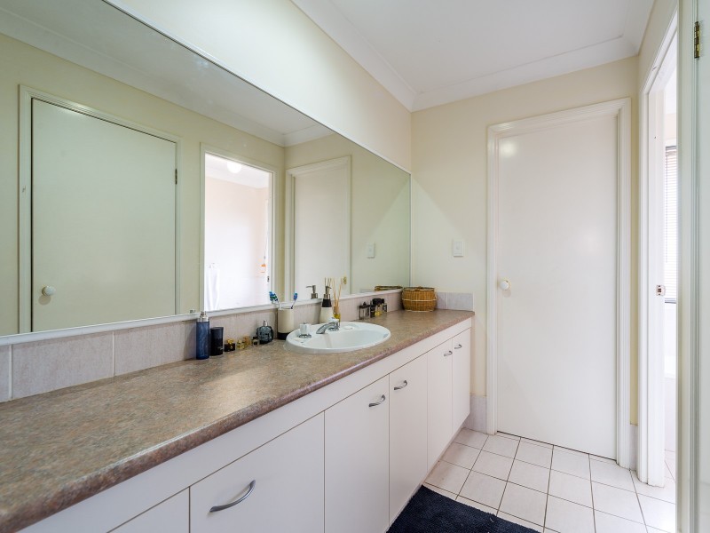 60 Ingles Circuit, Arundel QLD 4214